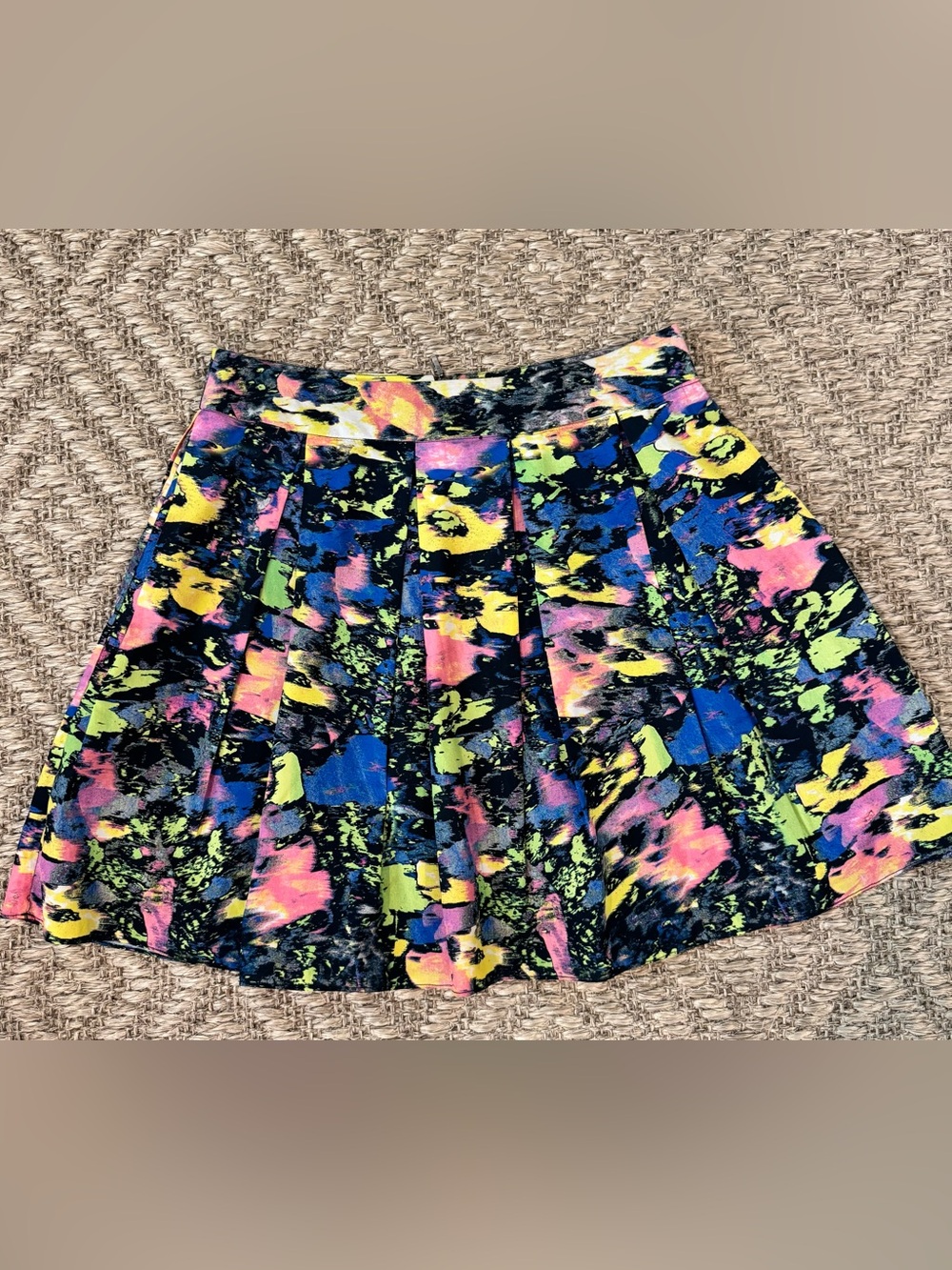 EUC RED by SAKS Size Small Colorful pleated Skirt